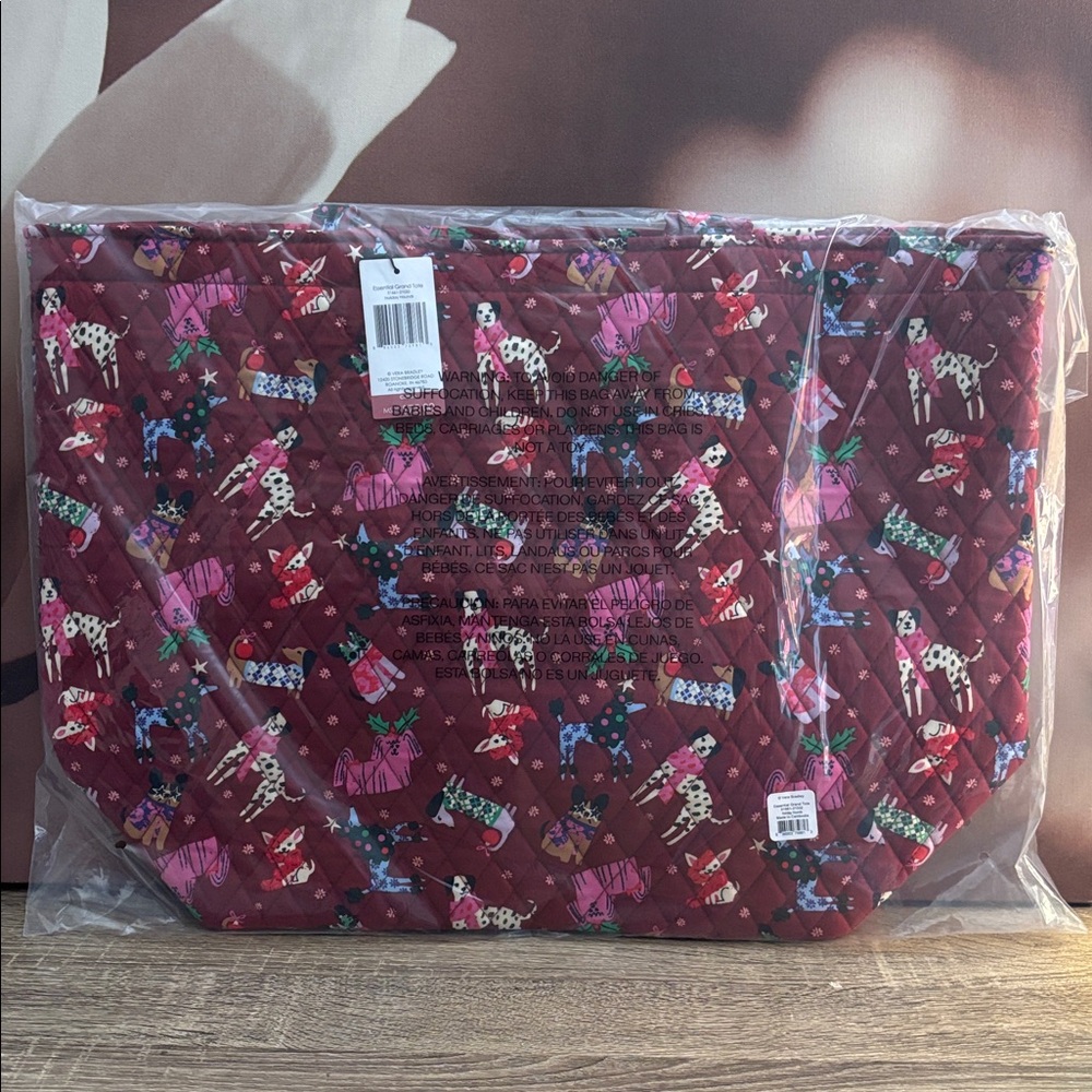 VB Grand Tote -Holiday Dogs NWT